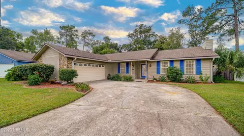 10556 Tanglewilde Dr W, Jacksonville, FL 32257