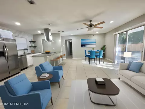 2235 Looking Glass Ln, Jacksonville, FL 32210
