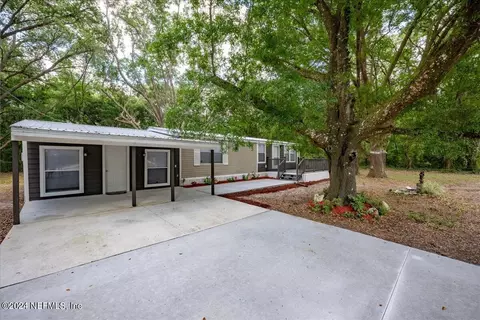 124 Warner Ave, Interlachen, FL 32148