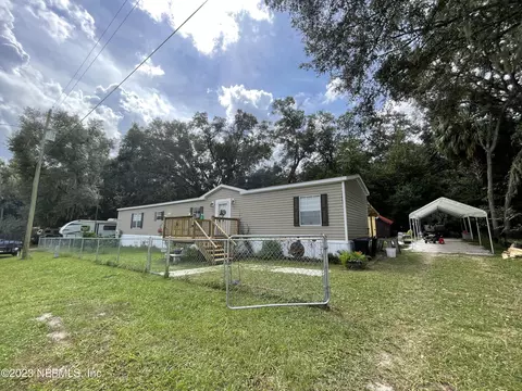 207 Navajo St, Satsuma, FL 32189