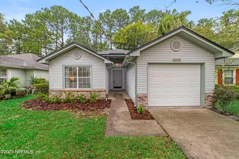 1642 Ashmore Green Dr, Jacksonville, FL 32246