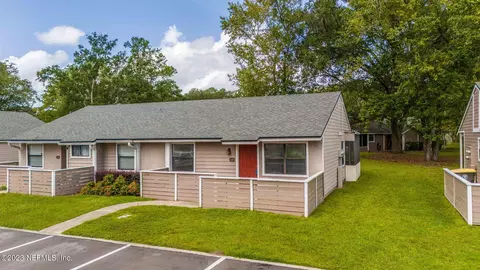 8330 Derbyshire Pl, Jacksonville, FL 32244