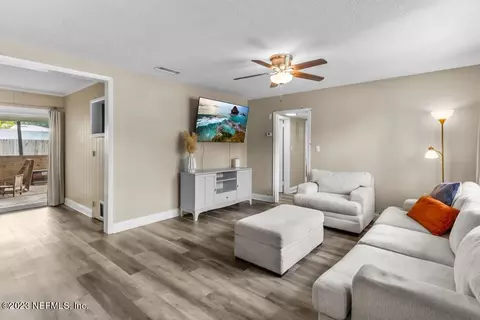 803 Leafy Ln, Jacksonville, FL 32216