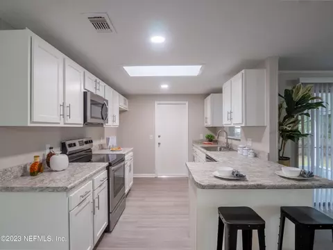 1624 Monument Oaks Dr, Jacksonville, FL 32225