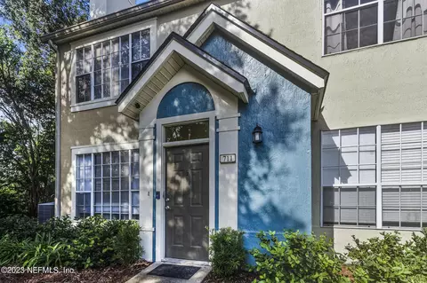 13700 Richmond Park Dr #711, Jacksonville, FL 32224