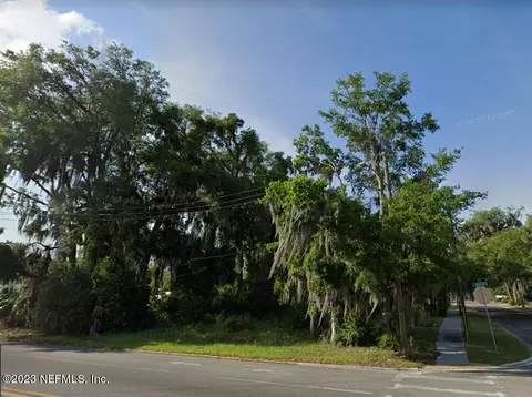 300 N 8th St, Palatka, FL 32177