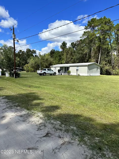 218 Breezeway Ave, Satsuma, FL 32189