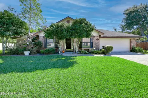 519 Lazy Meadow Dr E, Jacksonville, FL 32225