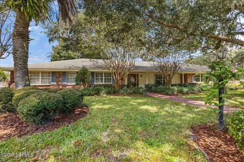 7785 W Miller Oaks Dr, Jacksonville, FL 32217