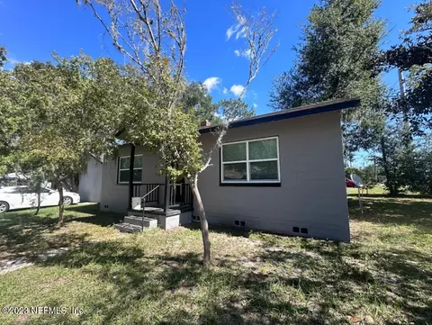 821 Cleveland Ave, Palatka, FL 32177