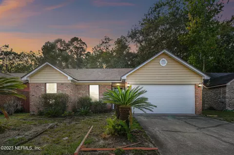 11326 Island Shore Dr W, Jacksonville, FL 32218