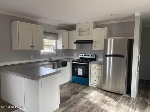 245 5th Way, Interlachen, FL 32148 photo 1