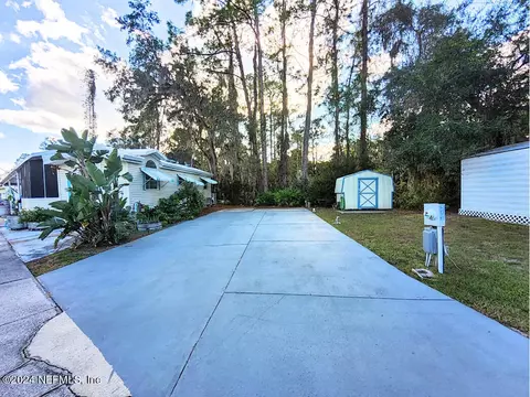 1074 Front Apt 102 St, Welaka, FL 32193