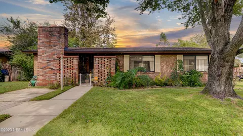 1121 Santiago Dr, Jacksonville, FL 32221