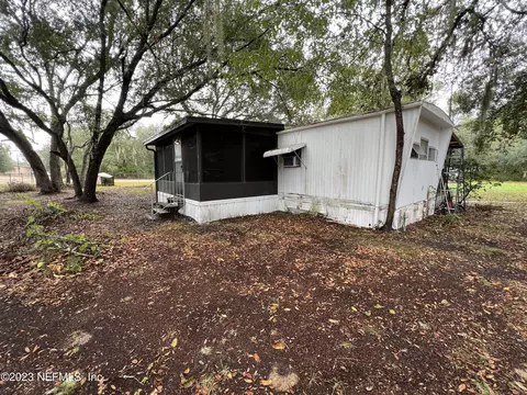102 Oak Ln, Interlachen, FL 32148