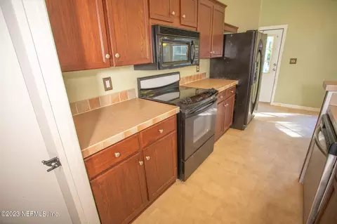 122 Kelly Ln, Hawthorne, FL 32640