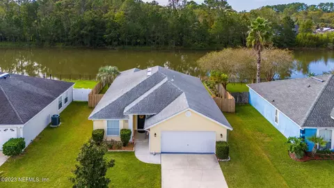 3163 Wavering Ln, Middleburg, FL 32068