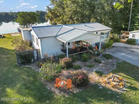225 Kitty Ave, Interlachen, FL 32148