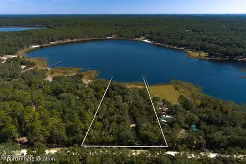 132 Long Lake Rd, Hawthorne, FL 32640