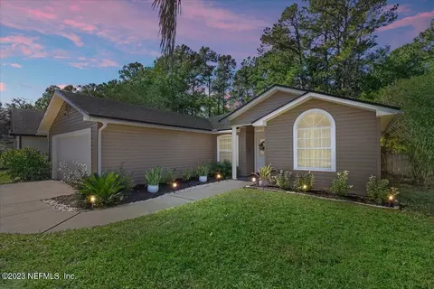 910 Long Lake Dr, Jacksonville, FL 32225