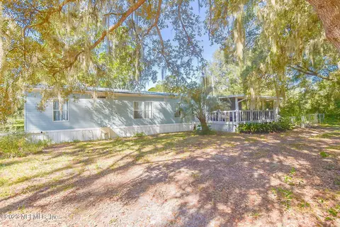 136 Lawrence Ln, Crescent City, FL 32112