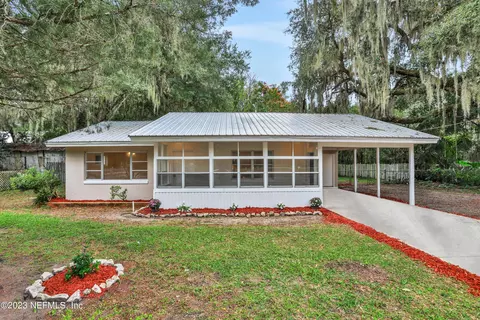 517 Vernon Ave, Crescent City, FL 32112