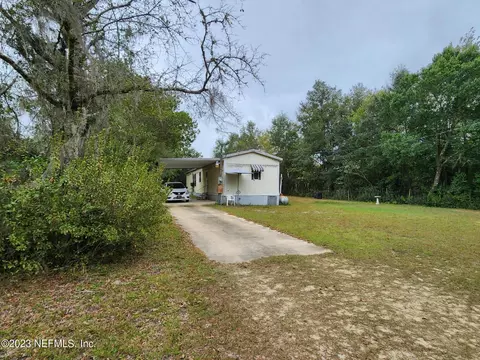 212 Dunham Ave, Interlachen, FL 32148