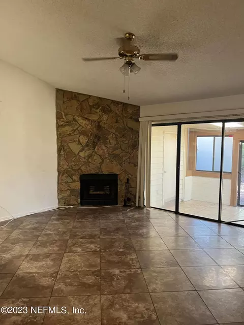 7457 Colony Cove Ln, Jacksonville, FL 32277