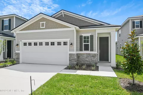 5752 Tomahawk Lake Dr, Jacksonville, FL 32254