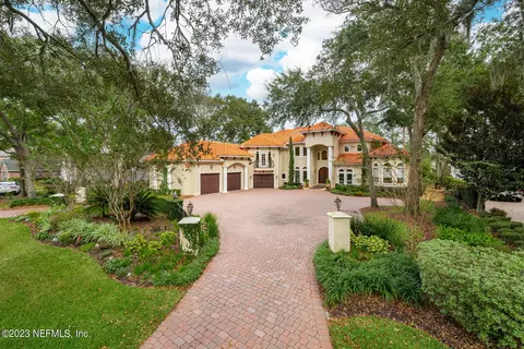821 Queens Harbor Blvd, Jacksonville, FL 32225
