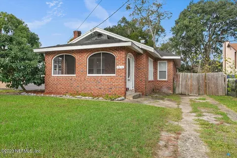 7656 Laura St N, Jacksonville, FL 32208