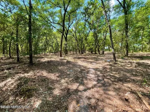 365 Pleasant St, Pomona Park, FL 32181