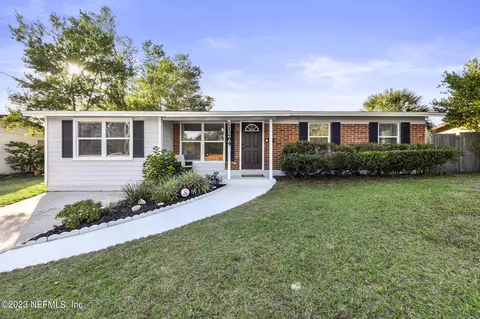 11264 Avery Dr, Jacksonville, FL 32218