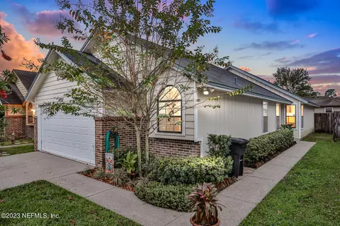 8722 Pinevalley Ln, Jacksonville, FL 32244