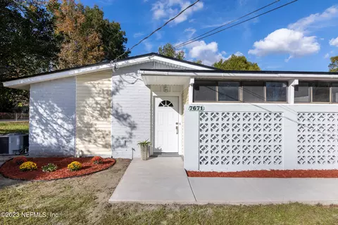 7671 Hillside Dr, Jacksonville, FL 32221