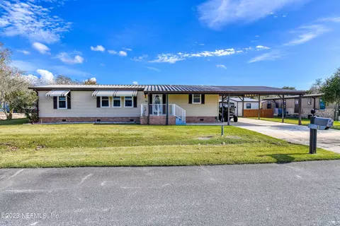 63 Carefree Dr, Welaka, FL 32193