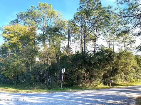 300 Tropic Ave, Satsuma, FL 32189