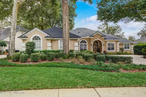 1516 Nottingham Knoll Dr, Jacksonville, FL 32225