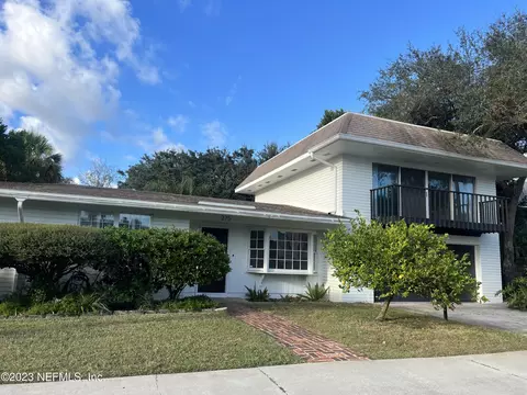 275 11th St, Atlantic Beach, FL 32233