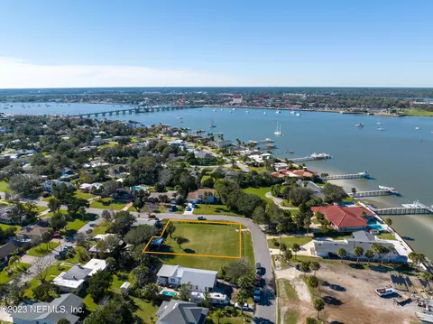 208 Inlet Dr, Saint Augustine, FL 32080