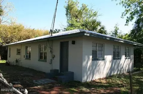 803 N 17th St, Palatka, FL 32177