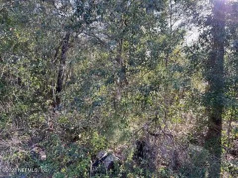 332 3rd Way, Interlachen, FL 32148