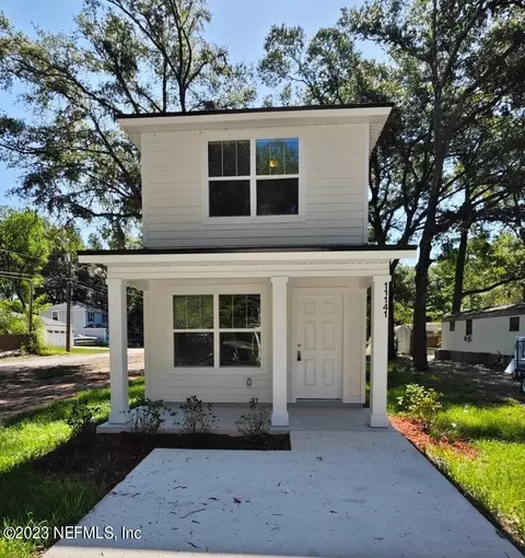 11141 Pine St, Jacksonville, FL 32218