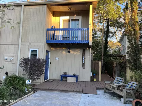 153 Pine St, Atlantic Beach, FL 32233