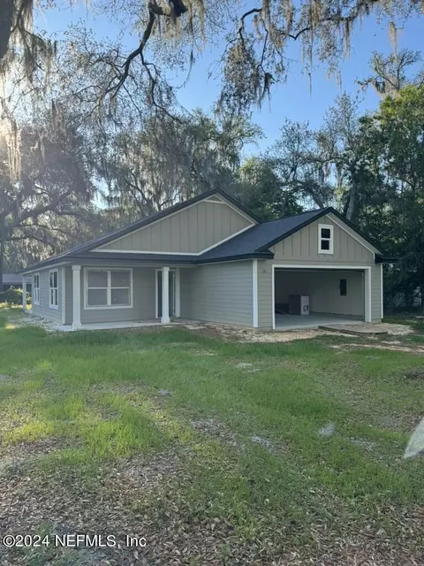 8647 Ridge Rd, Melrose, FL 32666