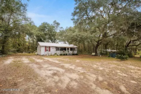 207 Oak Dr, Interlachen, FL 32148