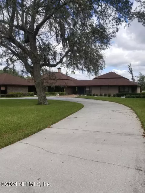 8071 Hollyridge Rd, Jacksonville, FL 32256