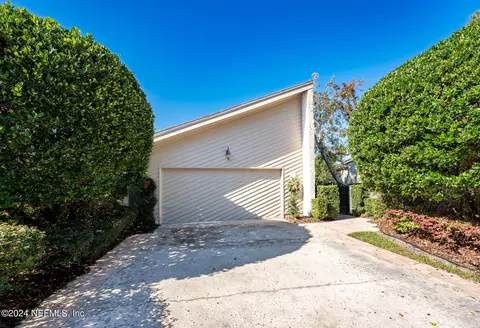 131 Lake Julia Dr N, Ponte Vedra Beach, FL 32082
