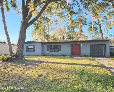 7878 Caxton Cir E, Jacksonville, FL 32208