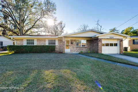 3220 Carrevero Dr W, Jacksonville, FL 32216